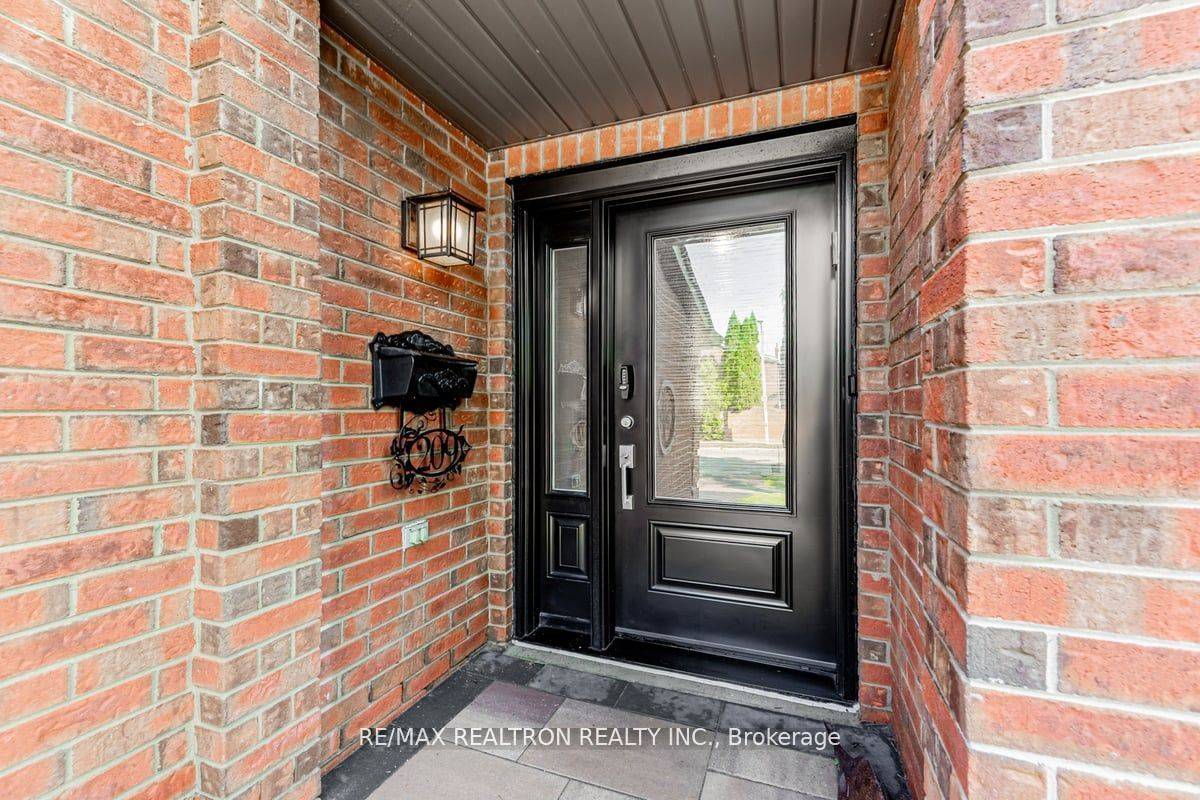 Vaughan, ON L4J 3A2,209 Charles ST