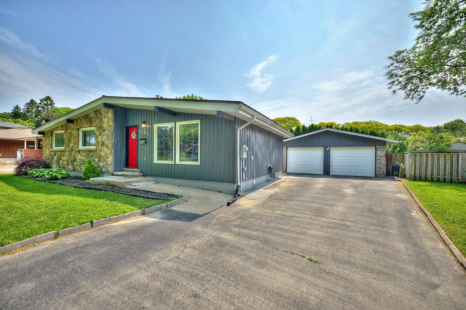 Niagara Falls, ON L2E 6J9,4206 Glenayr AVE
