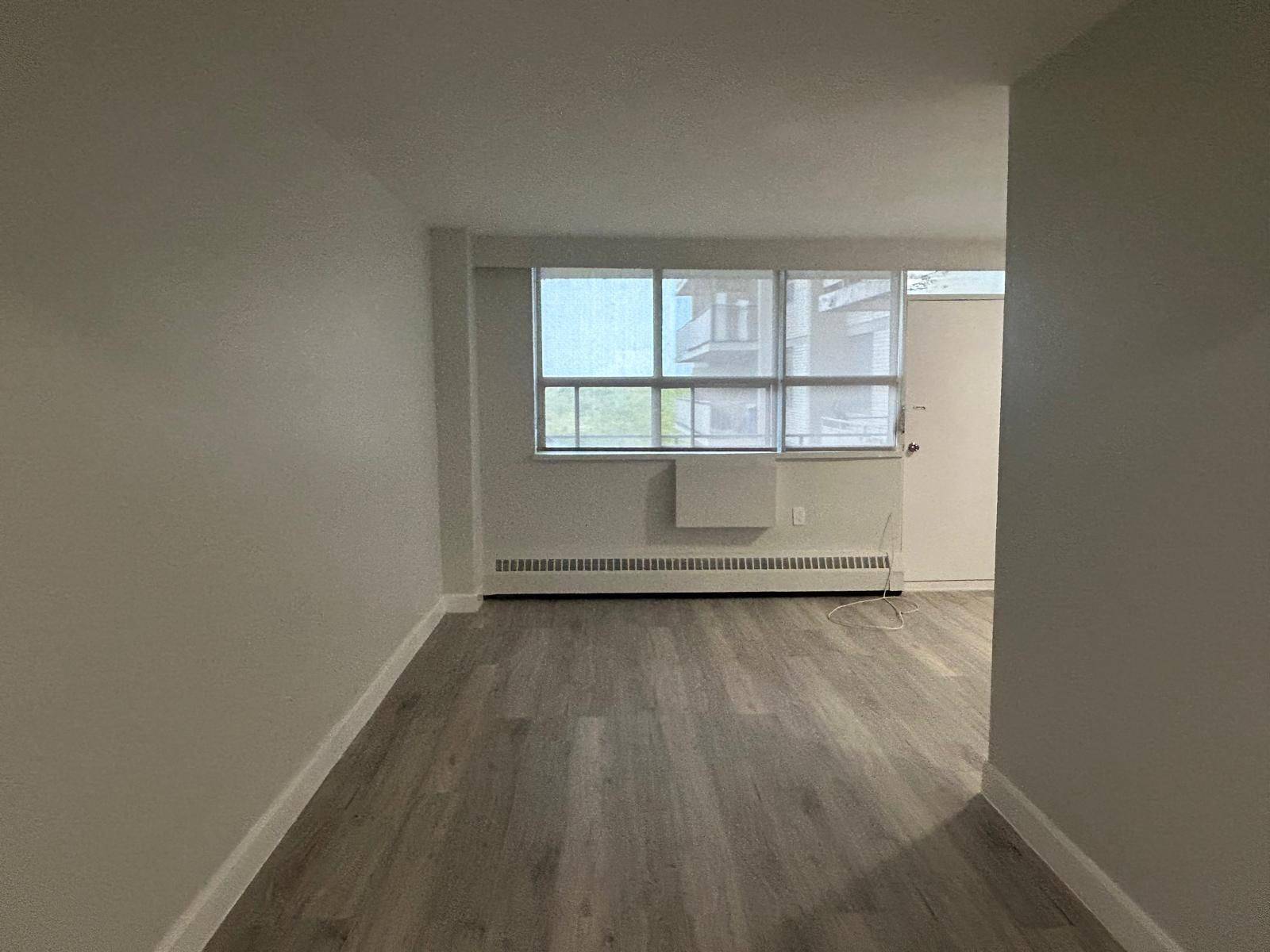 Toronto C11, ON M4H 1L2,65 Thorncliffe Park DR #608