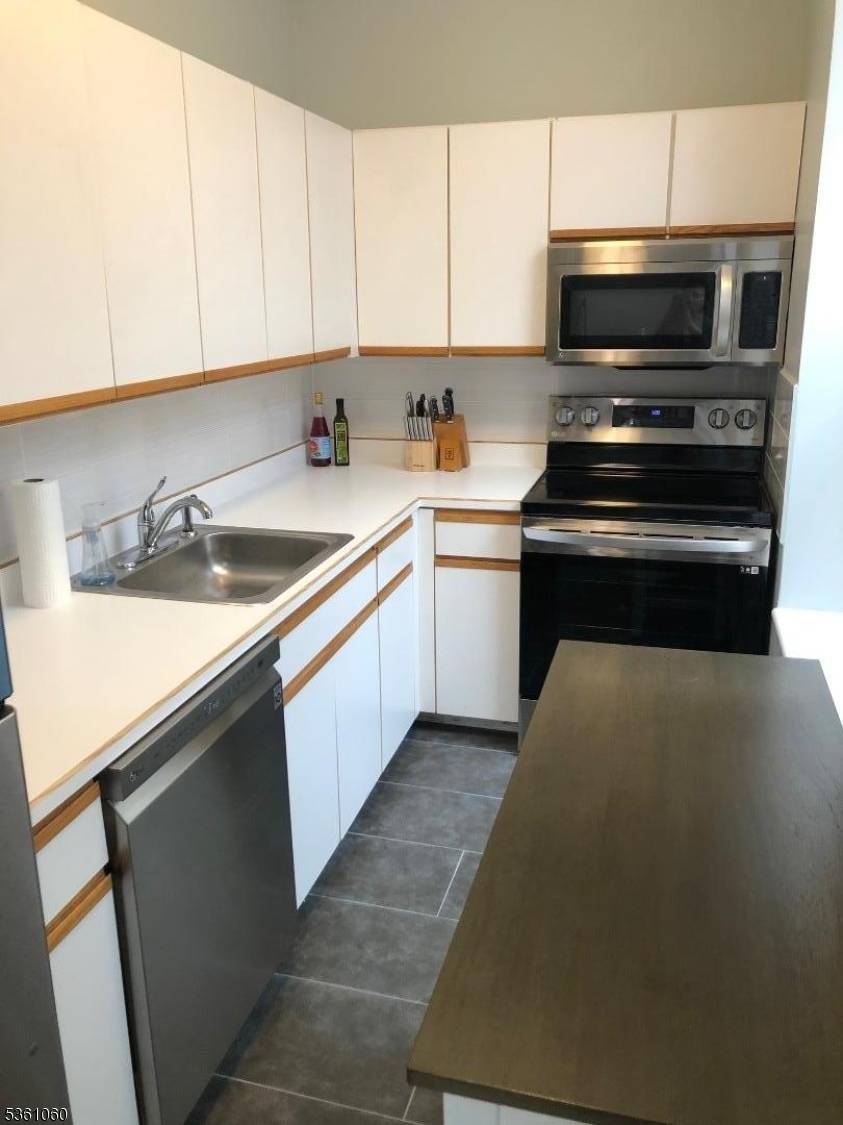 Little Falls Twp., NJ 07424,240 Main St #102
