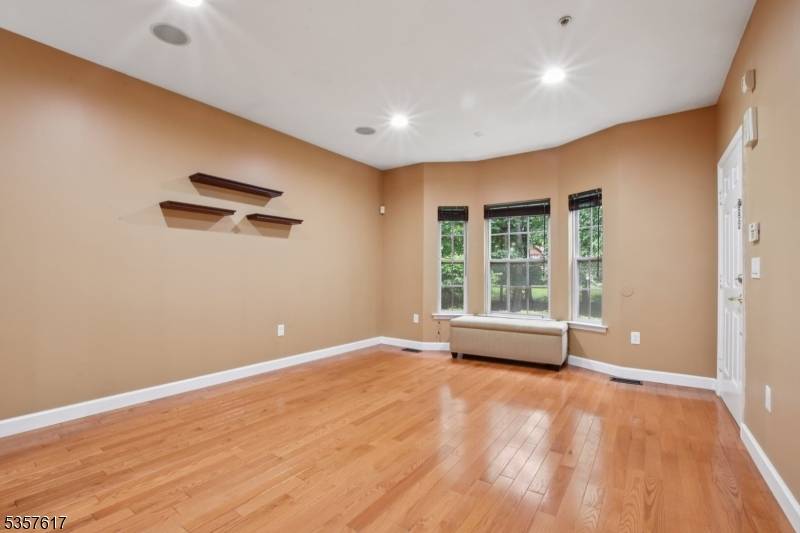 Piscataway Twp., NJ 08854,90 Forest Dr
