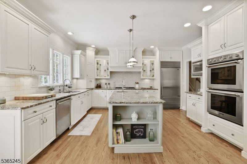 Mendham Twp., NJ 07945,4 Combs Hollow Rd