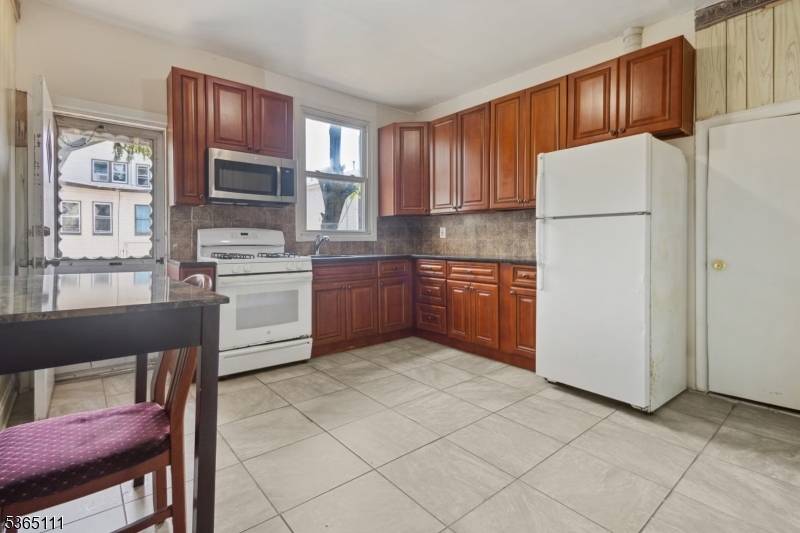 Newark City, NJ 07107,223 N 6Th St