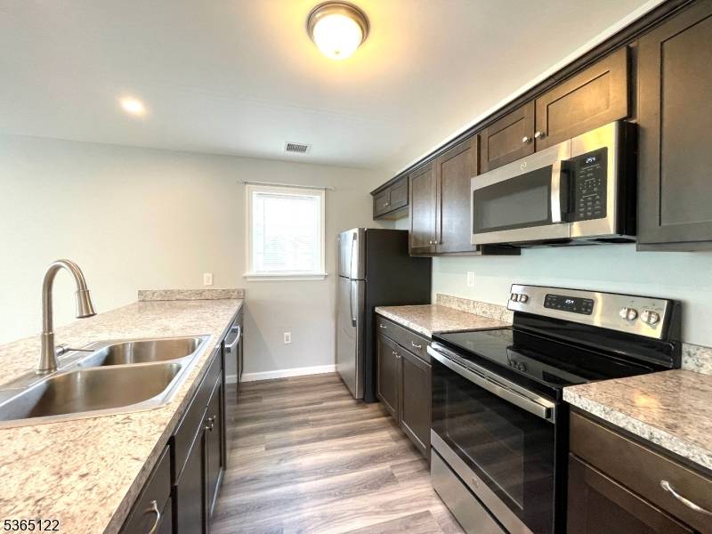 Hopatcong Boro, NJ 07843,29 Lakeside Blvd #2