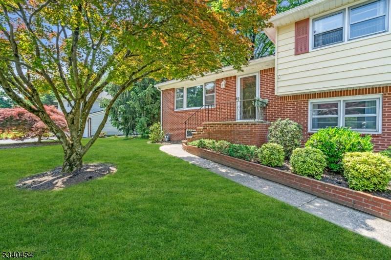 Cresskill Boro, NJ 07626,8 Delmar Ave