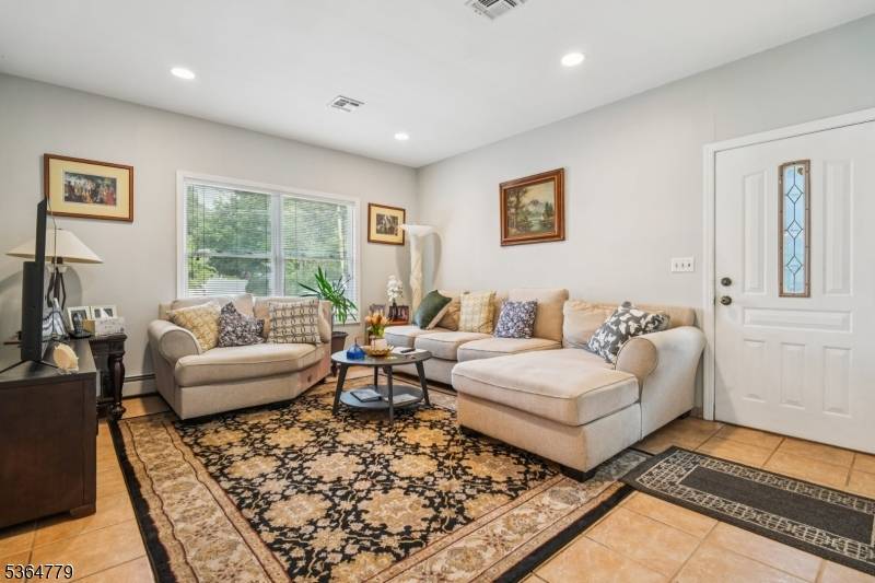 Pompton Lakes Boro, NJ 07442,458 Midland Ave