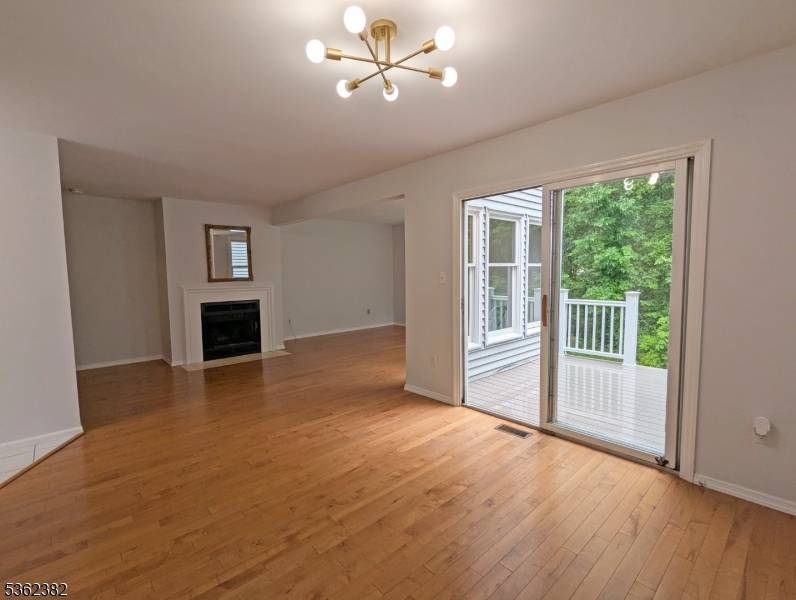 Berkeley Heights Twp., NJ 07922,22 Arthurs Court