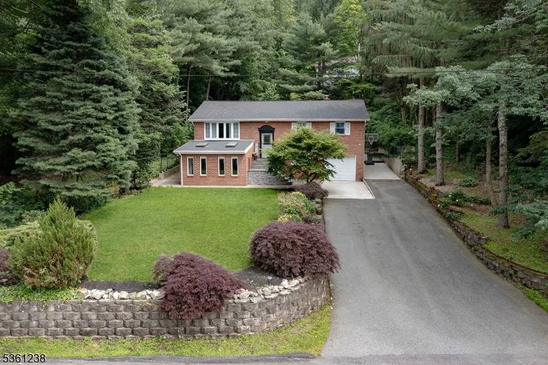 Jefferson Twp., NJ 07849,4 Winona Trl