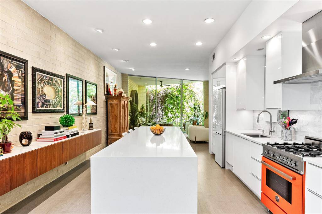Dallas, TX 75219,3718 Holland Avenue #3