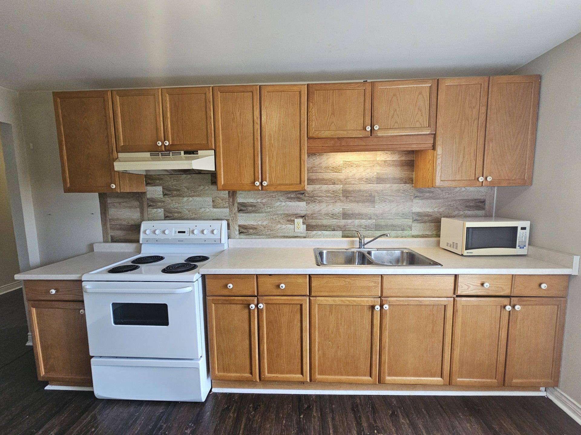Springwater, ON L0L 1V0,4570 PENETANGUISHENE RD #North