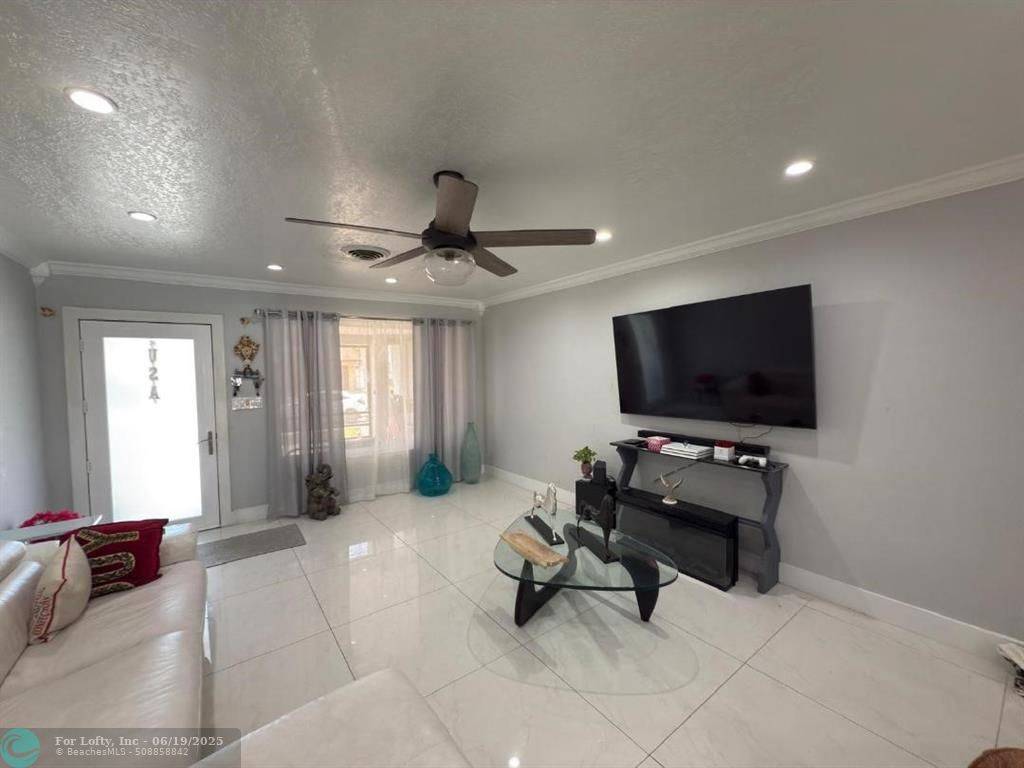 Dania Beach, FL 33004,136 SE 2nd Ct