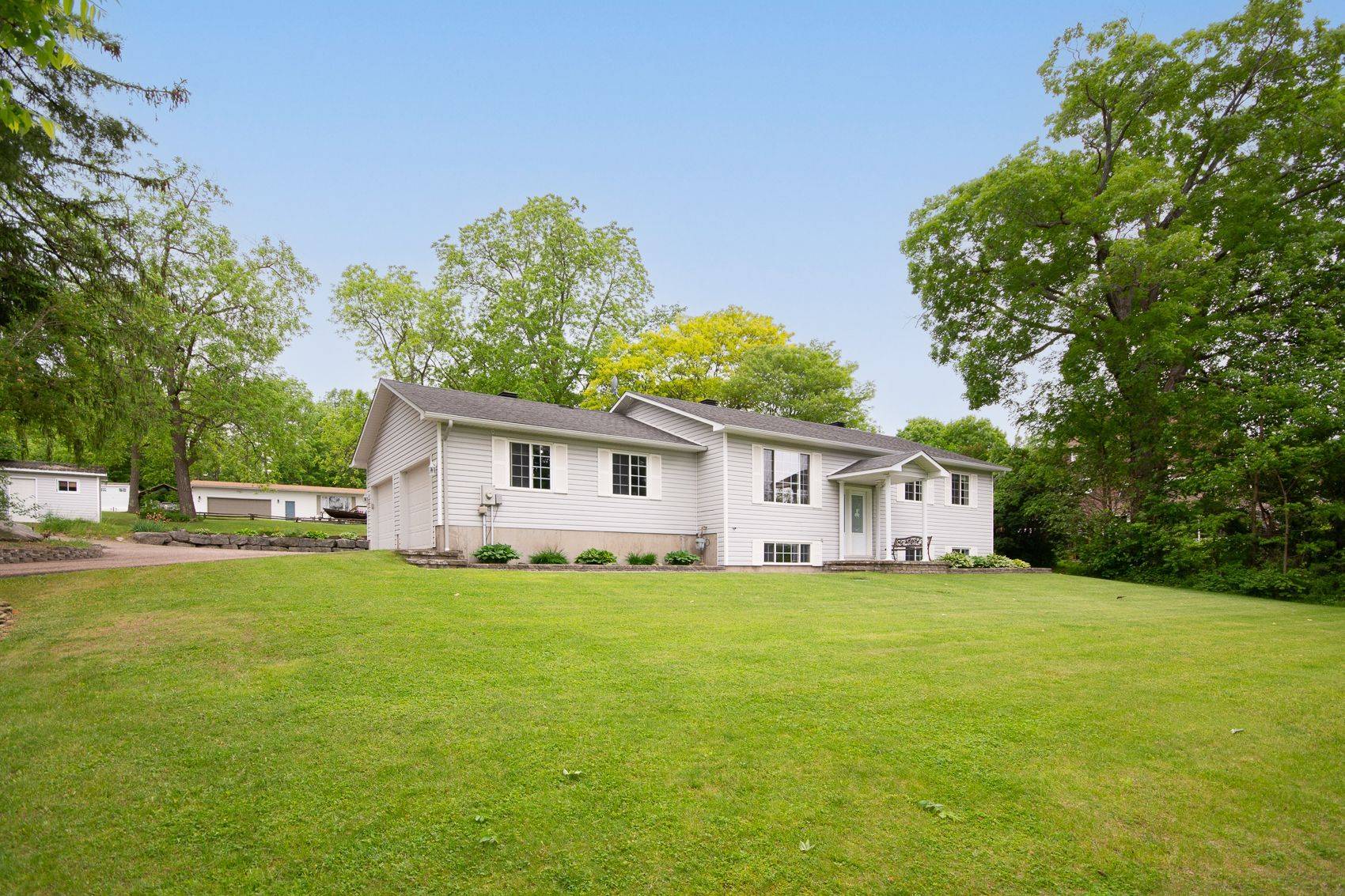 Mcnab/braeside, ON K0A 1G0,6 Robbins LN