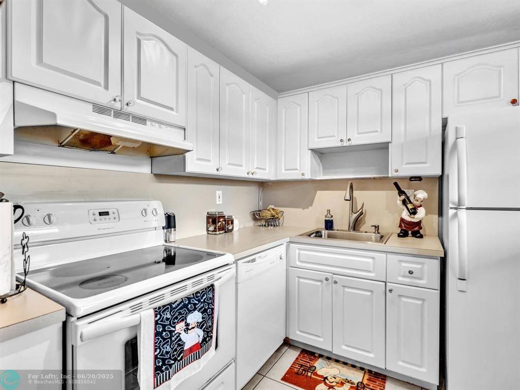 Pembroke Pines, FL 33024,2050 N Douglas Rd  #211