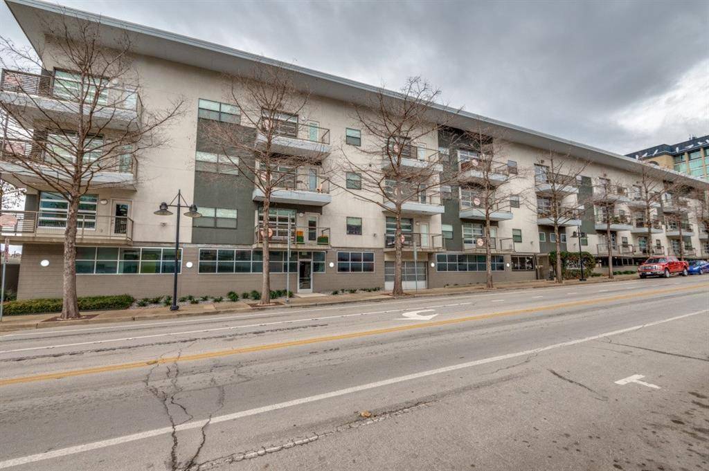 Dallas, TX 75215,1111 S Akard Street #303