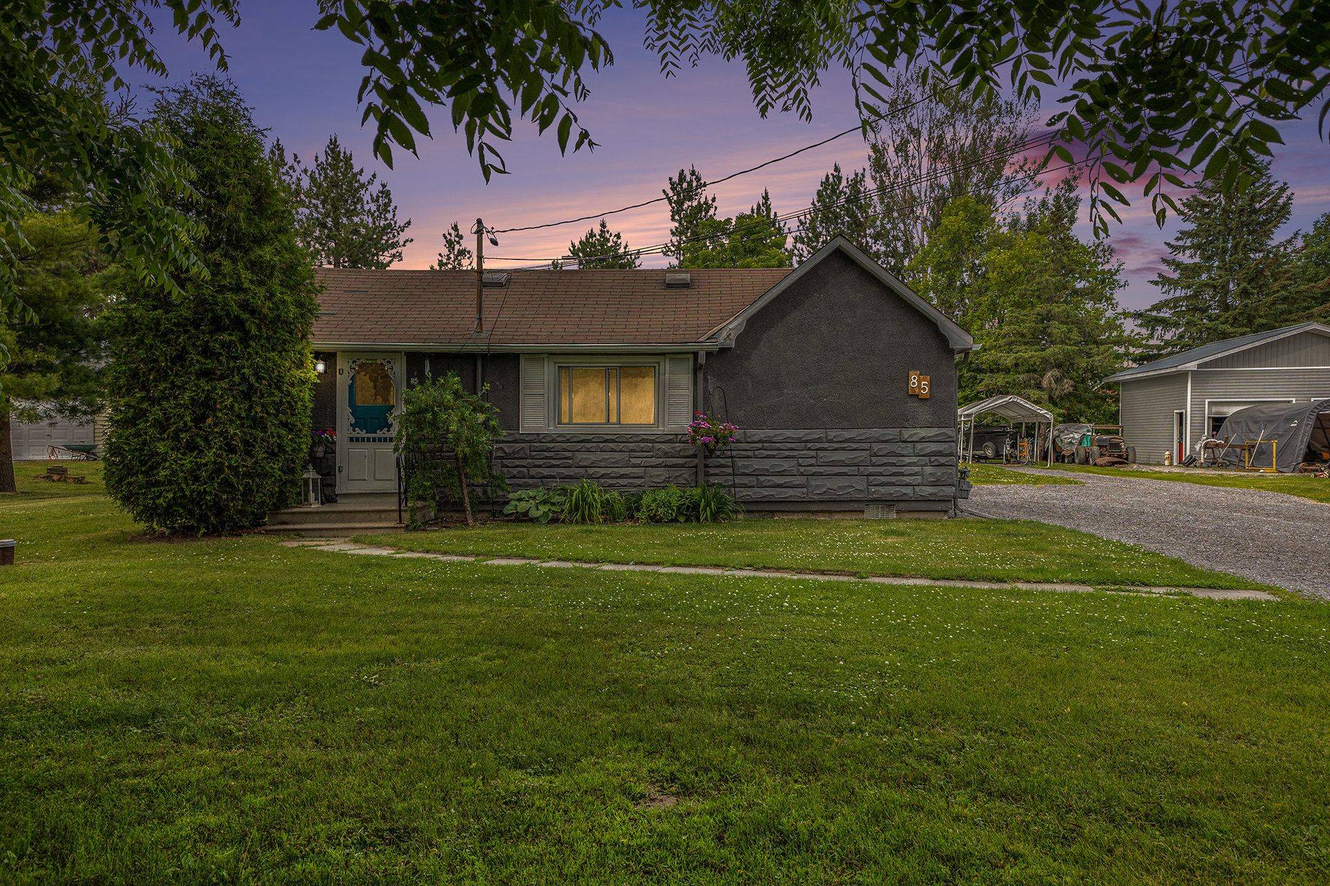 Mcnab/braeside, ON K7S 1G3,85 Moore ST