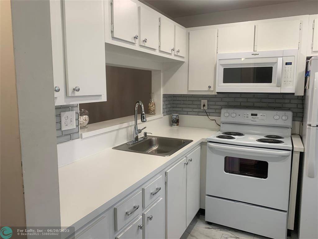 Tamarac, FL 33321,9081 Lime Bay Blvd  #214