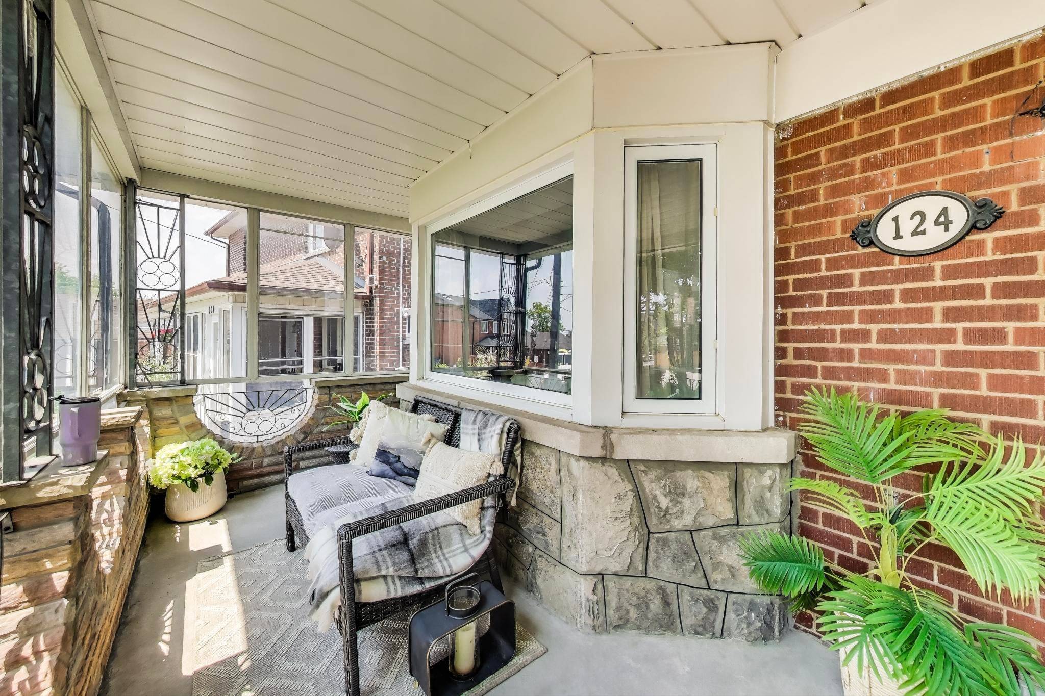 Toronto W03, ON M6E 4E5,124 Branstone RD