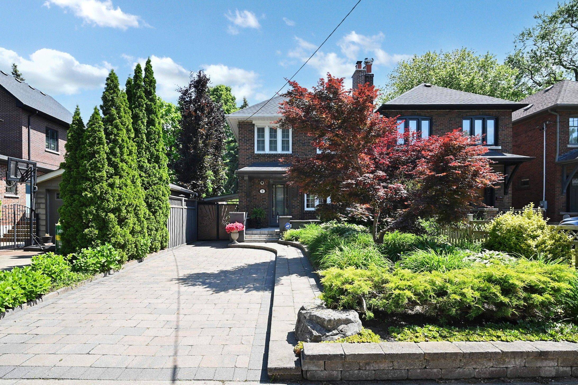 Toronto W02, ON M6S 2B5,1 Valleyview GDNS