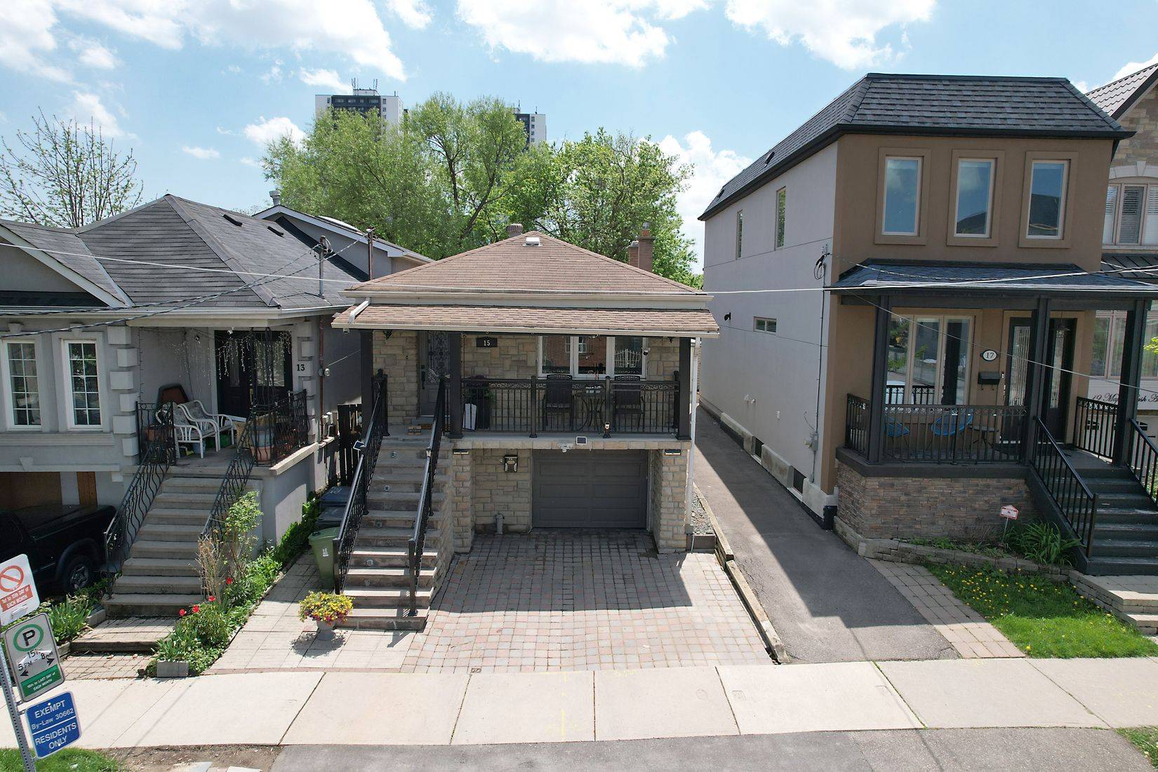 Toronto W04, ON M9N 1S7,15 Maple Bush AVE