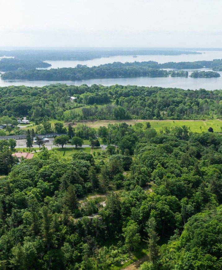 Gananoque, ON K7G 2H5,860 King ST W