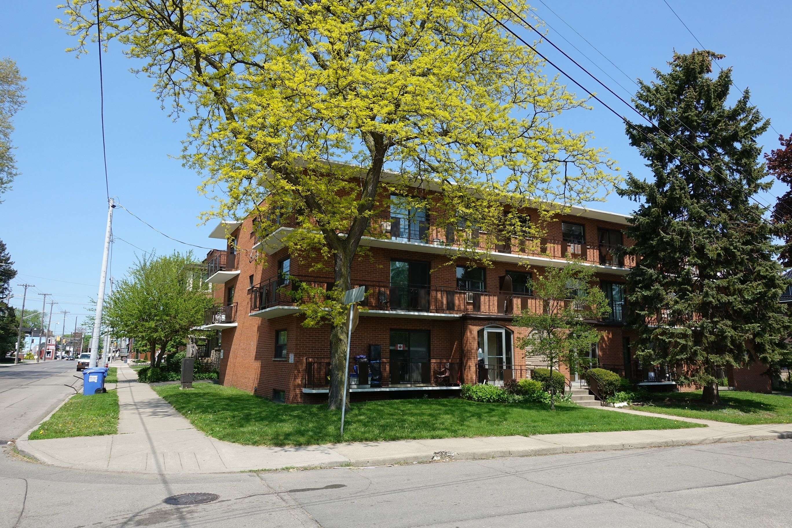 Hamilton, ON L8M 3E6,50 Hilda AVE #202