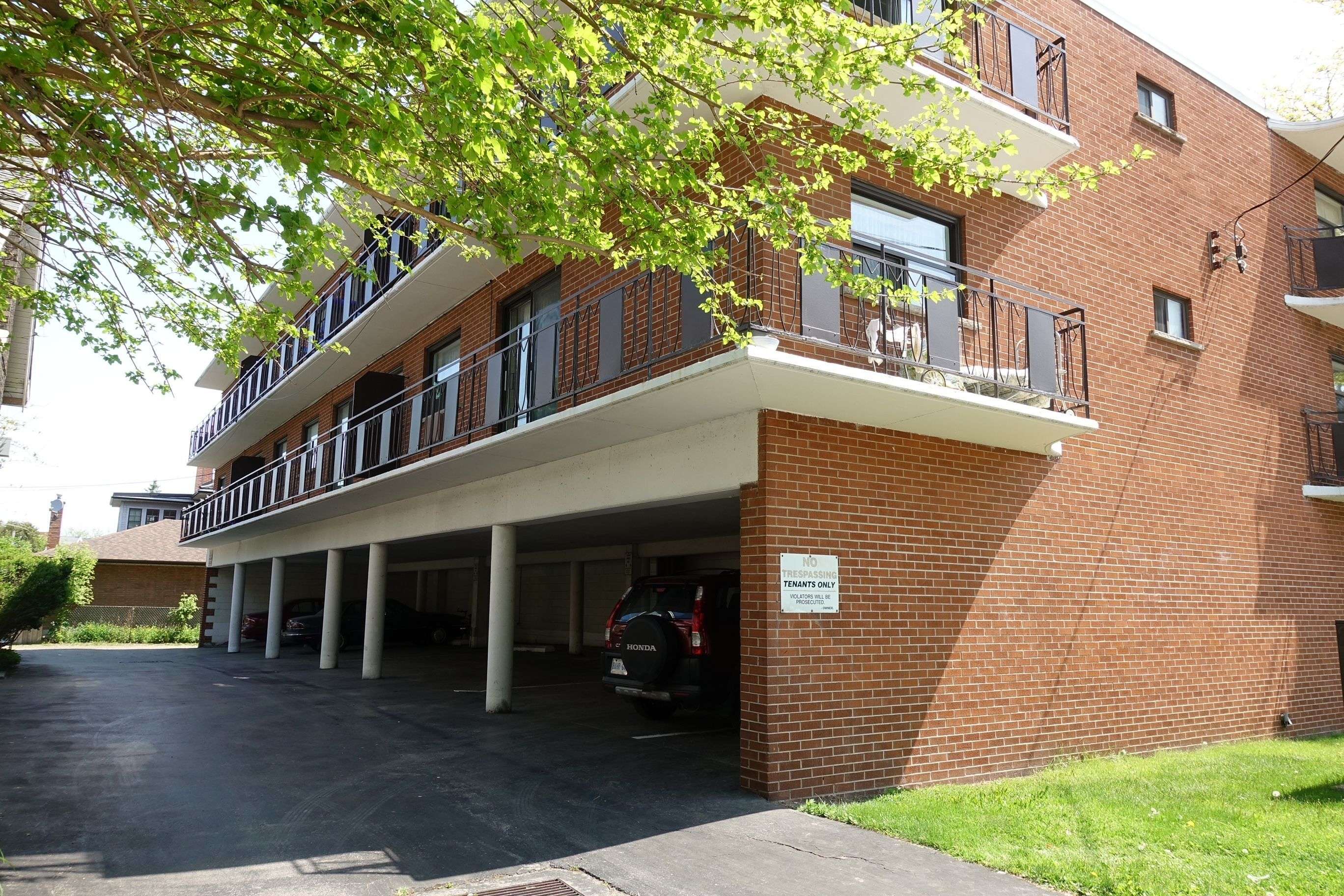Hamilton, ON L8M 3E6,50 Hilda AVE #202