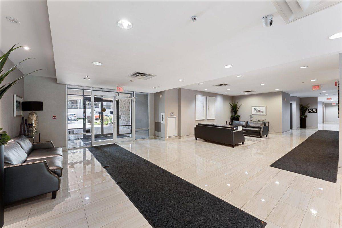 Hamilton, ON L8P 0B9,85 Robinson ST #808