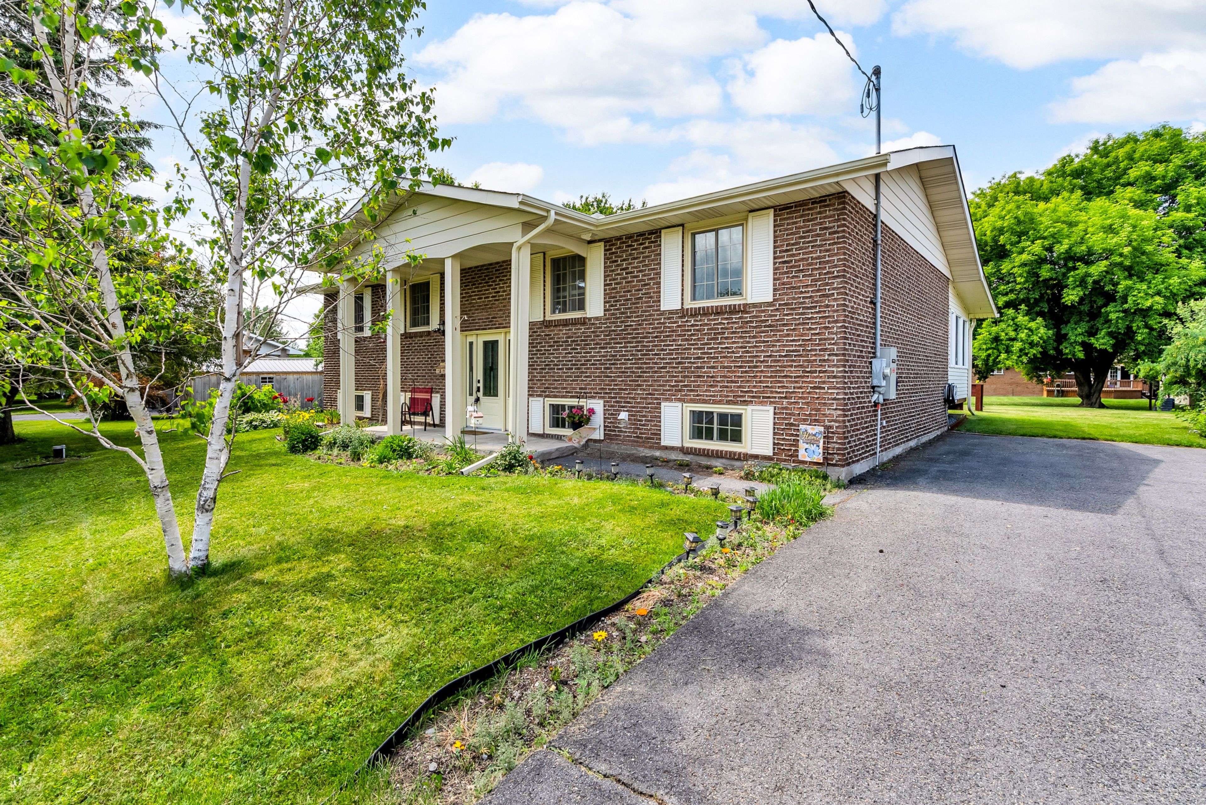 South Glengarry, ON K0C 2J0,18227 Oak DR