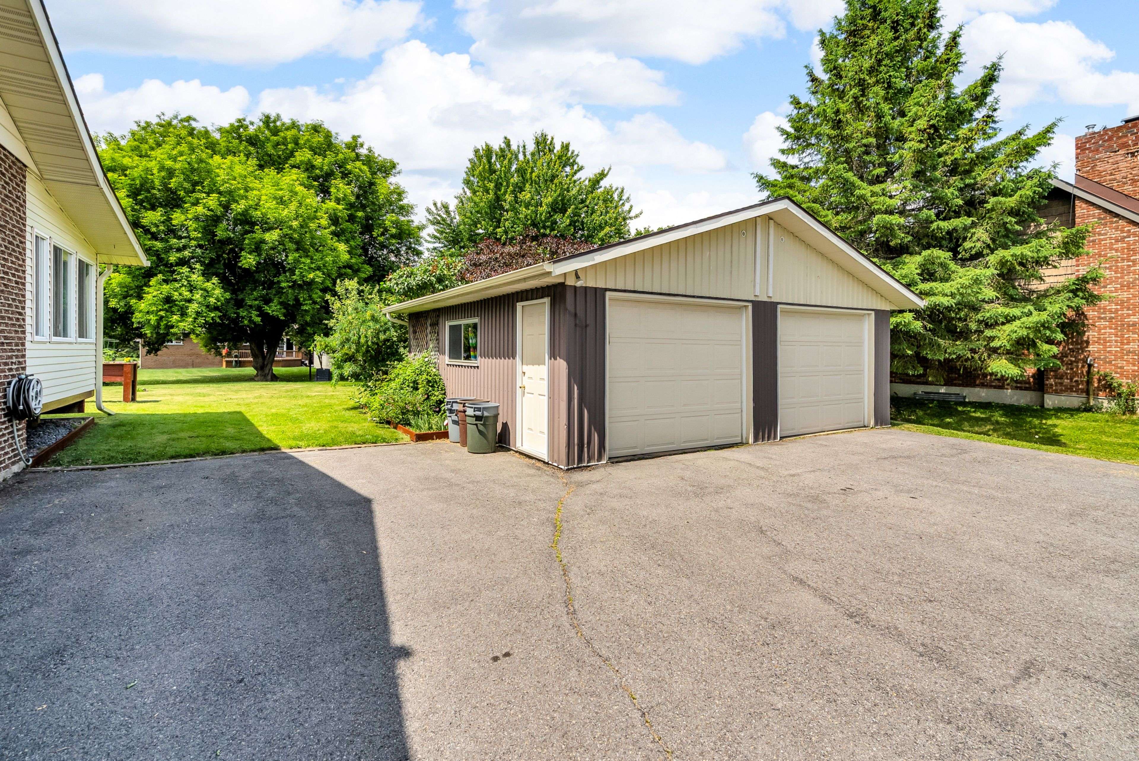 South Glengarry, ON K0C 2J0,18227 Oak DR