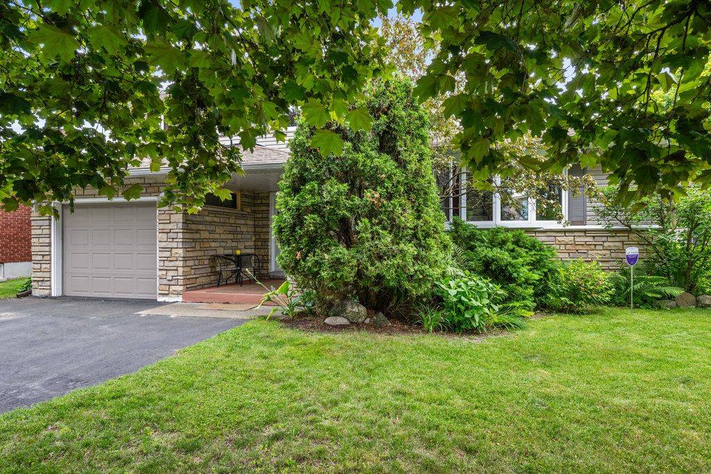 Overbrook - Castleheights And Area, ON K1K 1H4,542 Sirois AVE