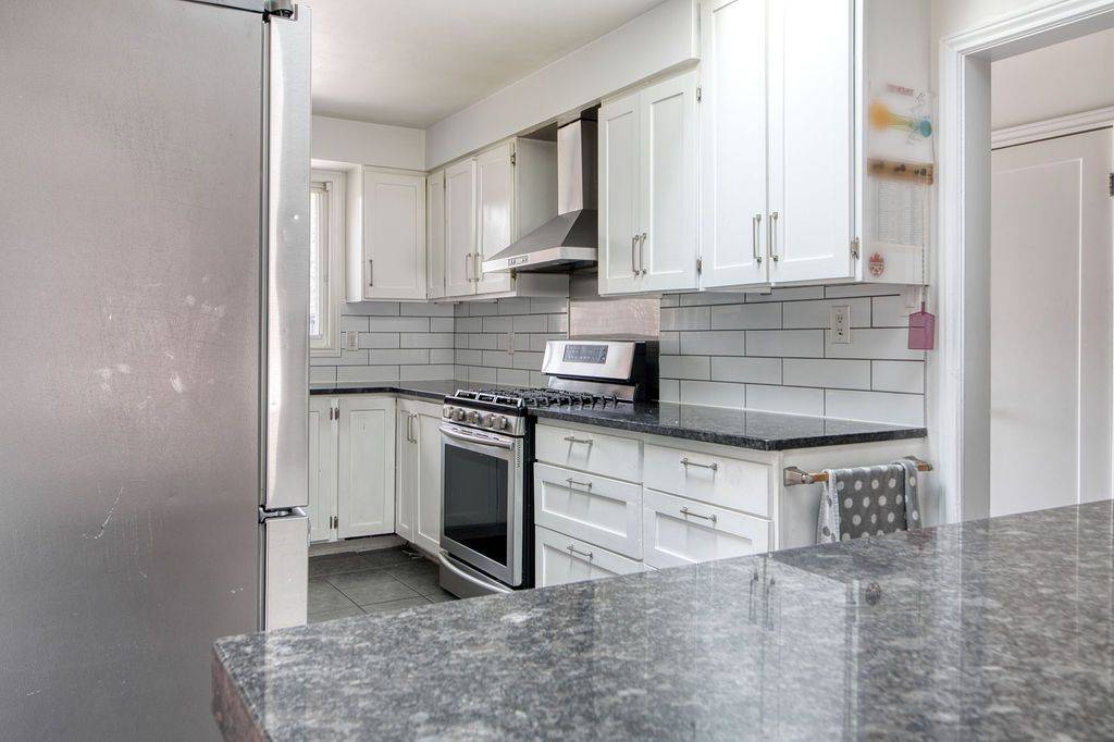 London East, ON N5Y 4Z9,280 Regal DR