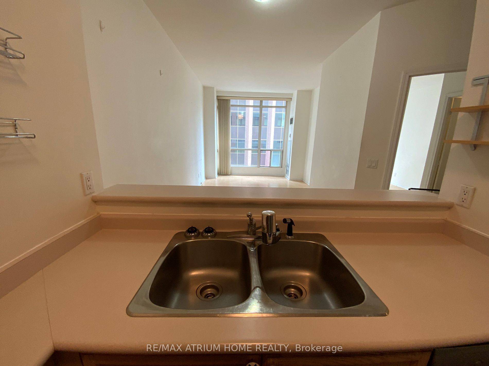 Toronto C08, ON M5C 3C5,7 King ST E #1112