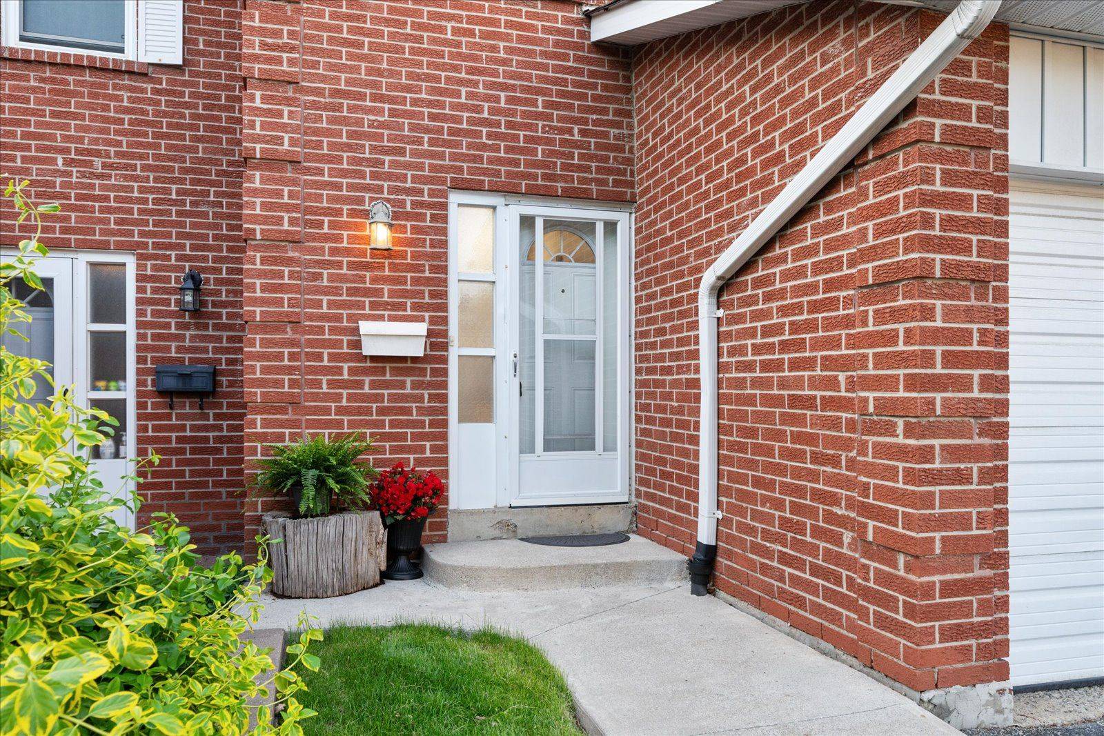 Markham, ON L3T 5C7,18 Reith WAY #390