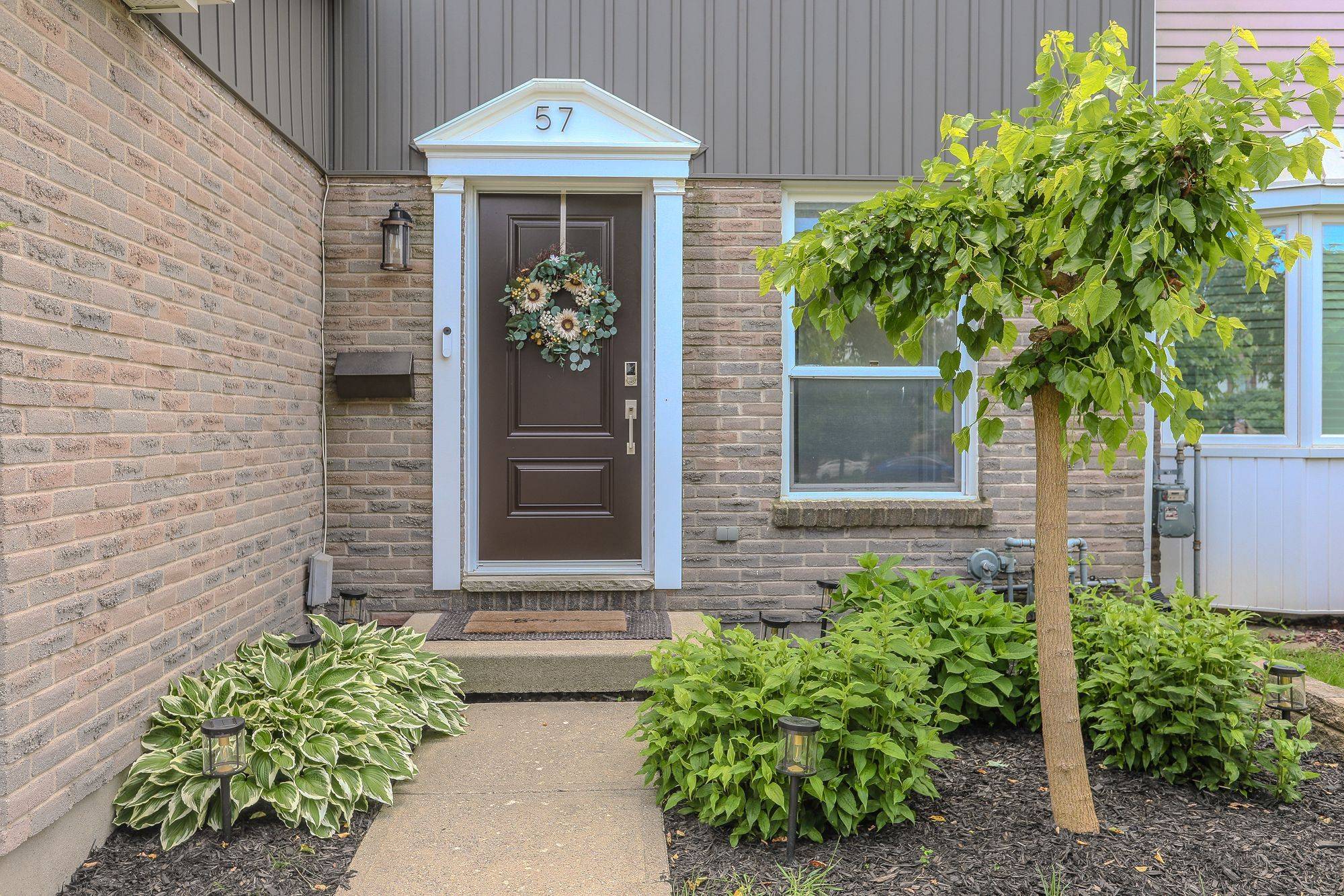London South, ON N5Z 4N3,57 Roundhill CT