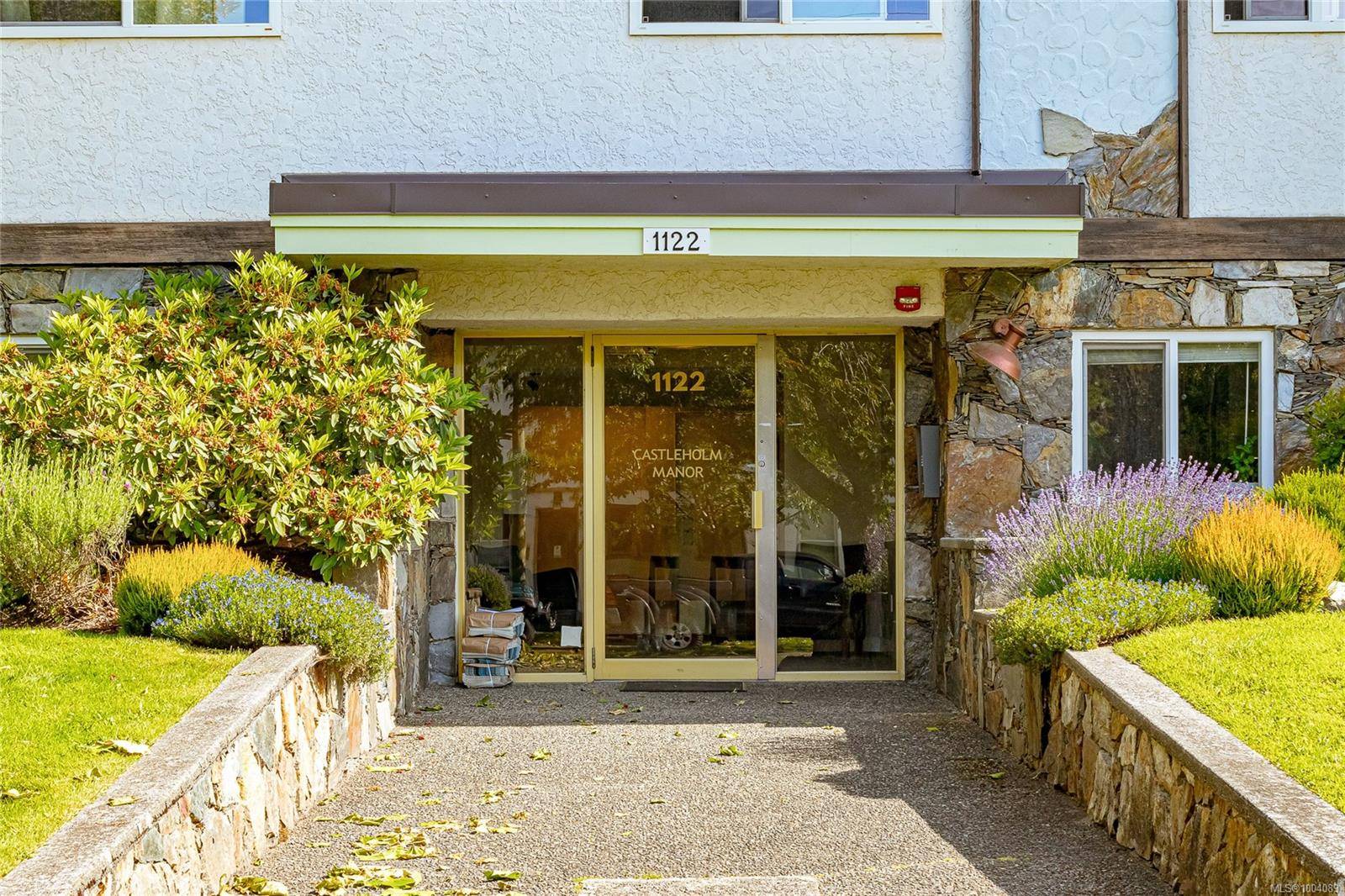 Victoria, BC V8V 2Z4,1122 Hilda St #202