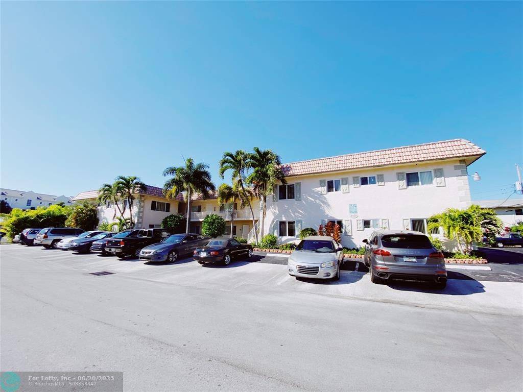 Lighthouse Point, FL 33064,2131 NE 41st St  #202