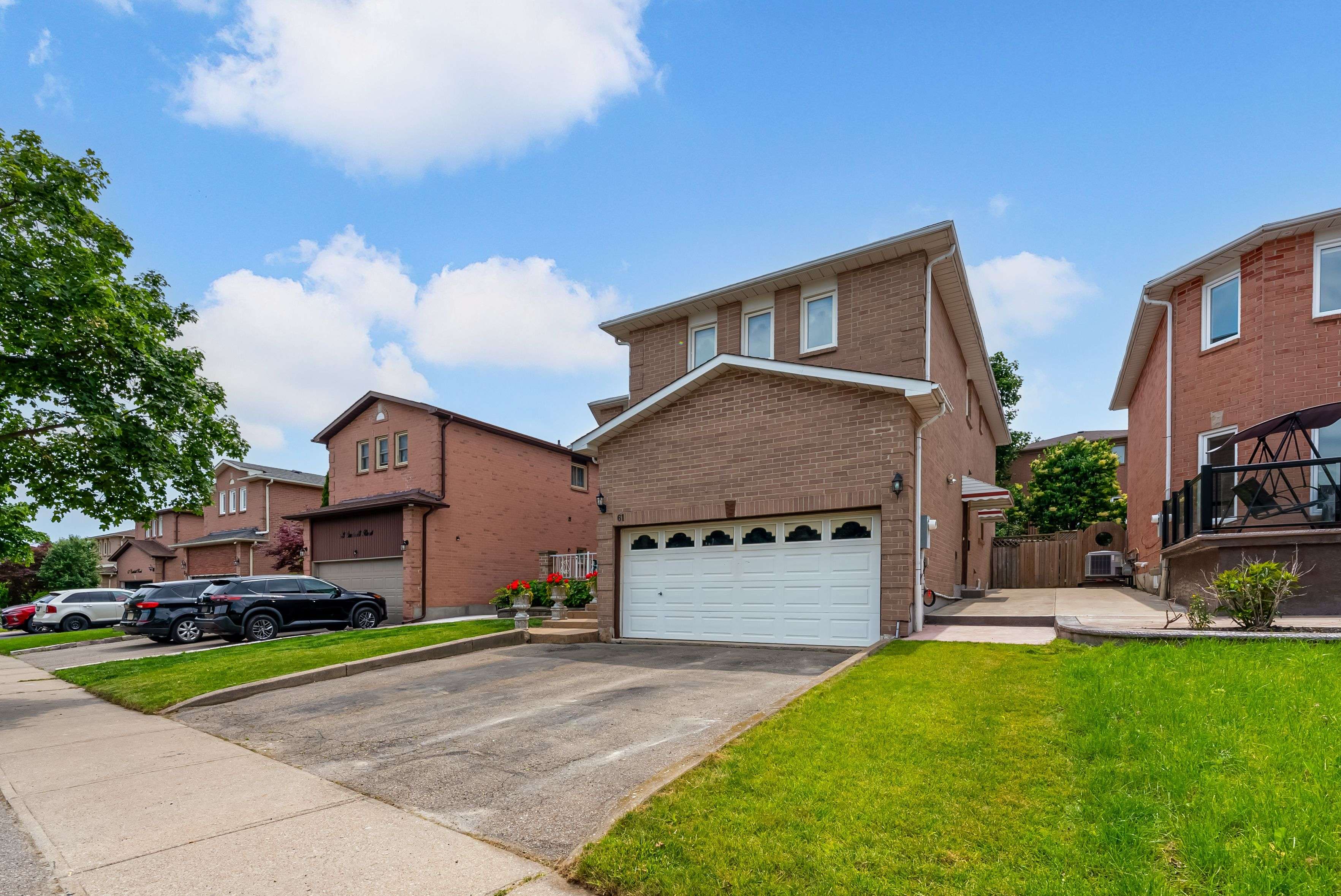 Brampton, ON L6X 4C9,61 Castlehill RD