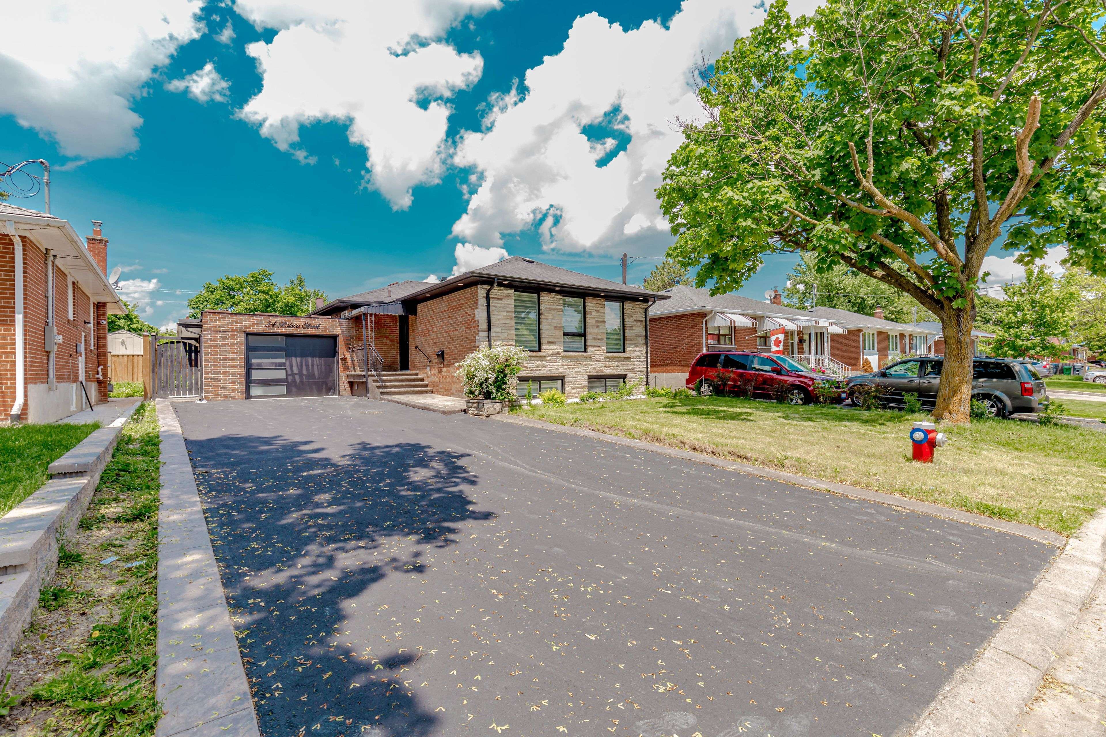 Brampton, ON L6V 1W8,54 Brisco ST