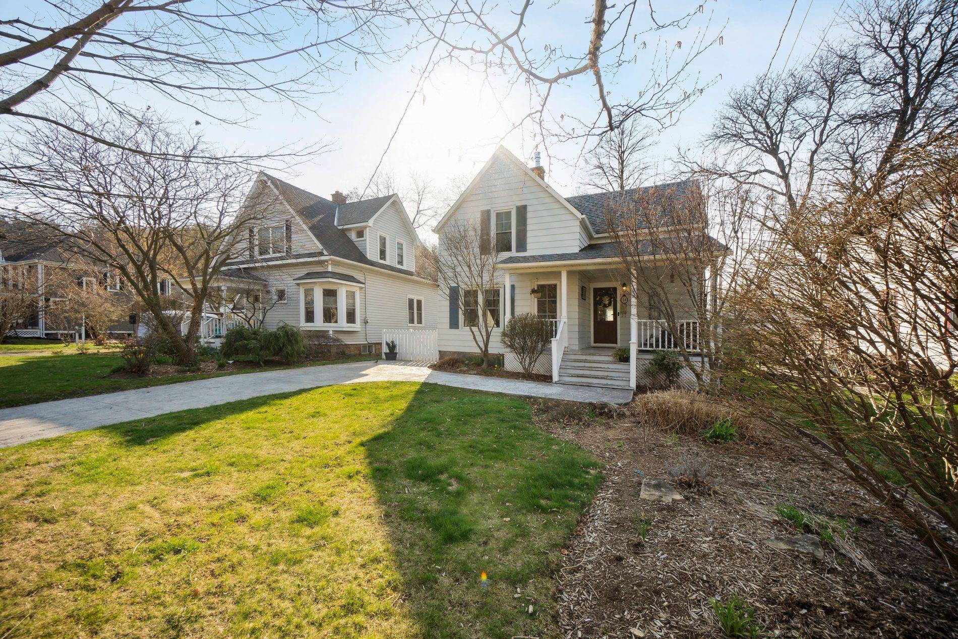 Grimsby, ON L3M 3C4,24 Robinson ST S
