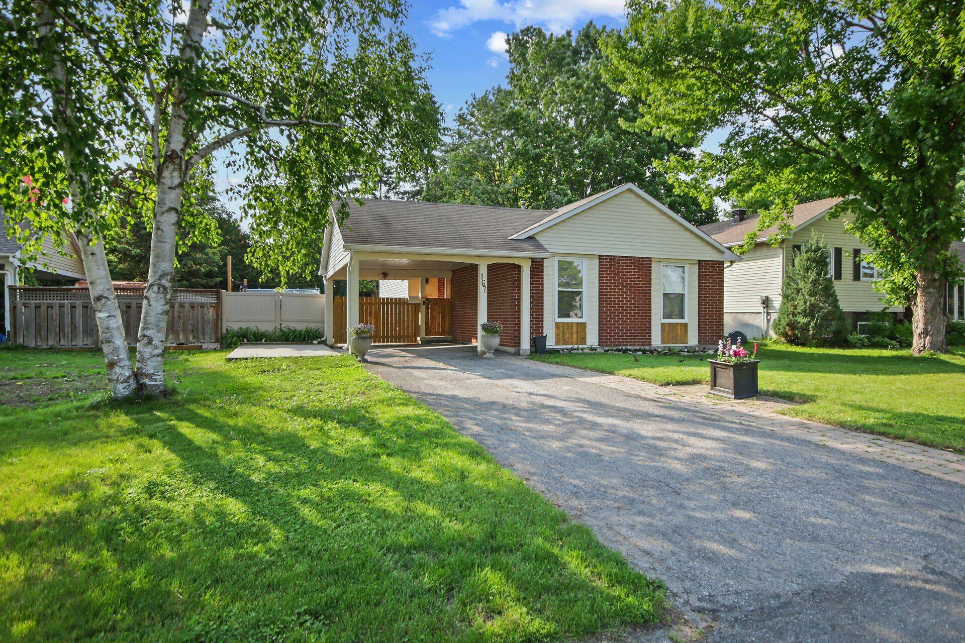 Kanata, ON K2L 2E9,167 Abbeyhill DR