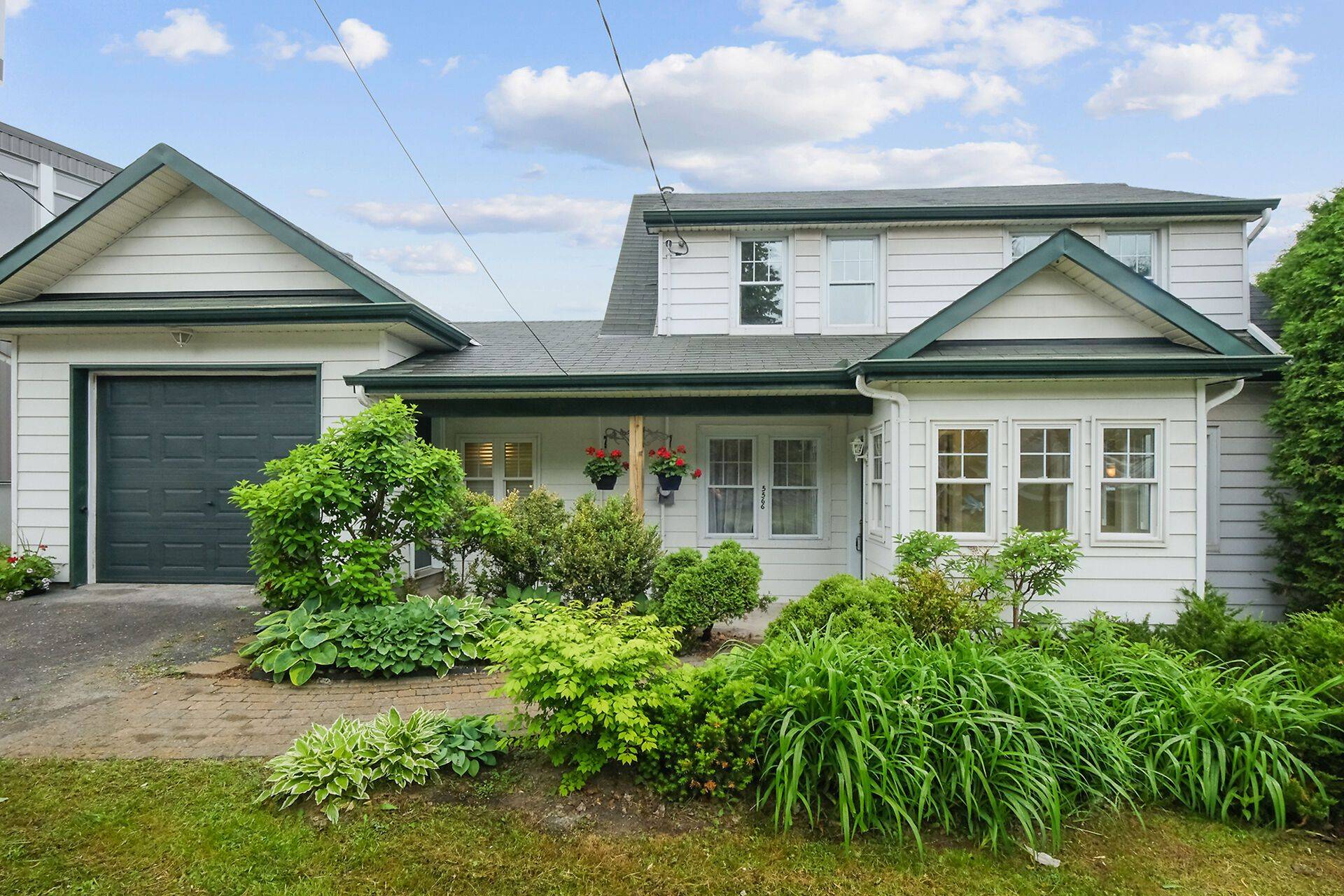 Manotick - Kars - Rideau Twp And Area, ON K4M 1A3,5566 Main ST