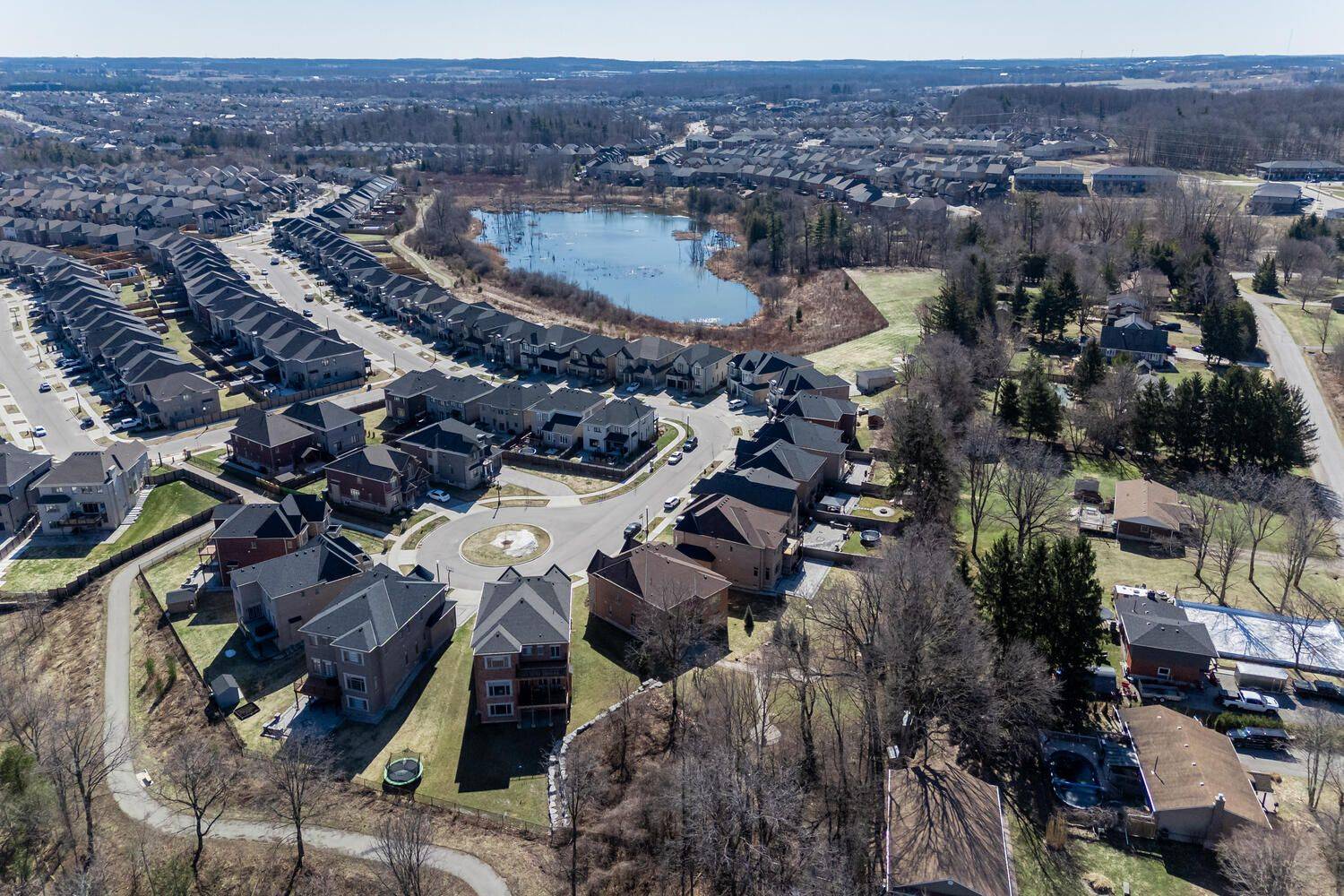 Kitchener, ON N2R 0M9,945 PONDCLIFFE CT