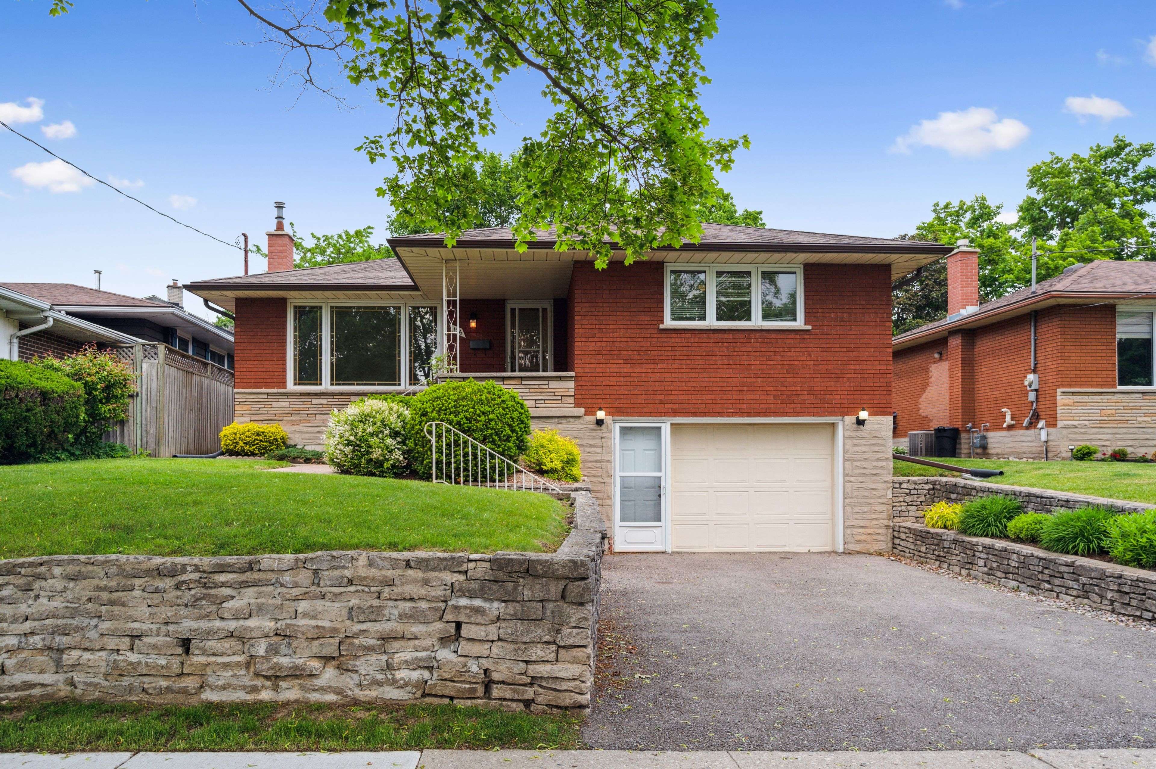 Kitchener, ON N2B 1S3,126 Elkington DR