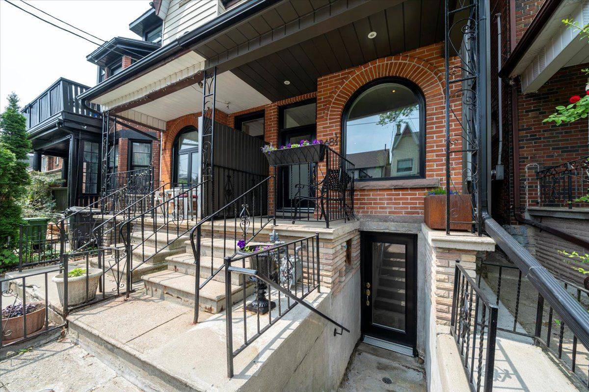 Toronto C01, ON M6J 2K2,248 1/2 Euclid AVE