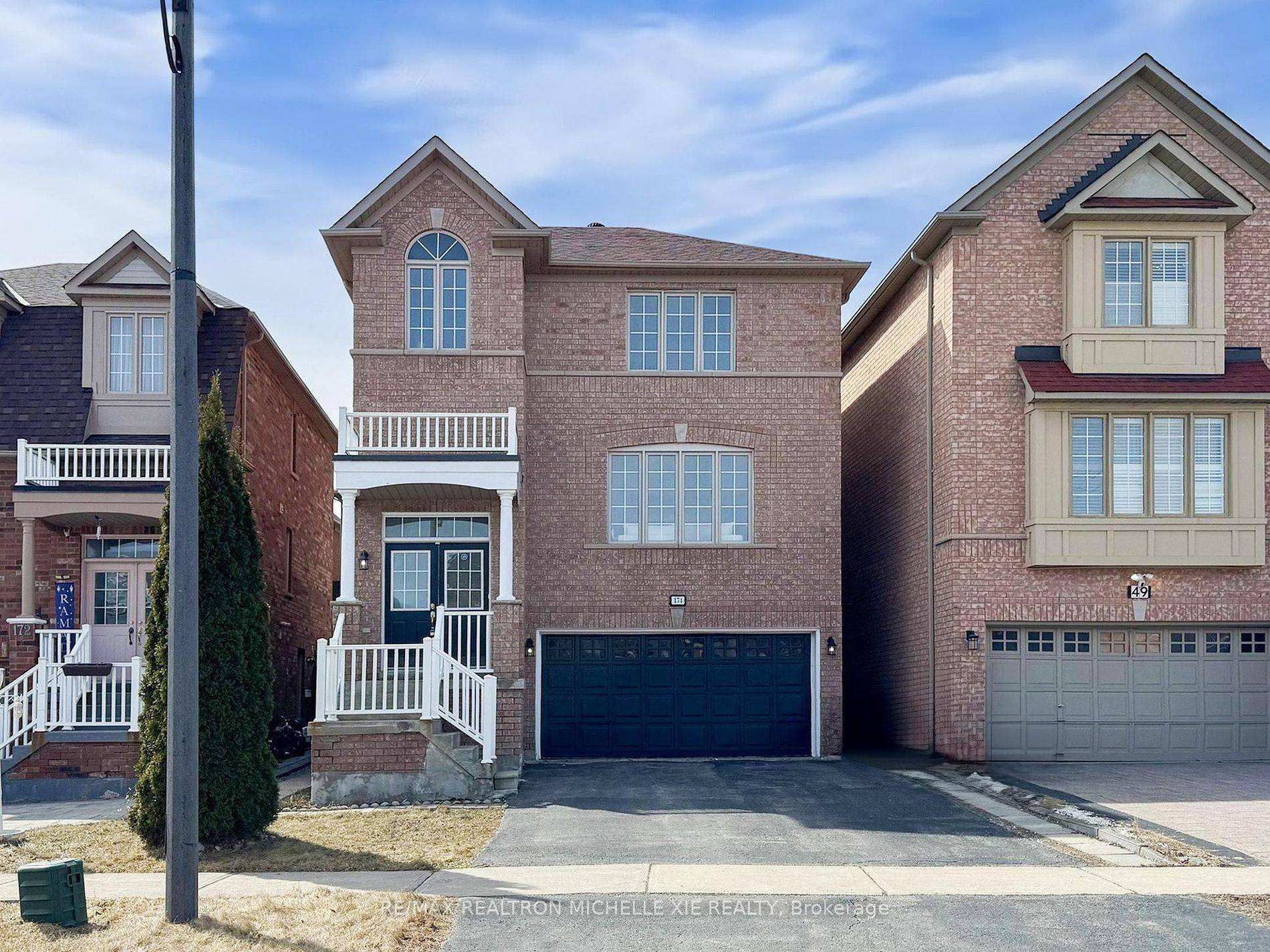 Toronto E11, ON M1X 1Z4,174 Wharnsby DR