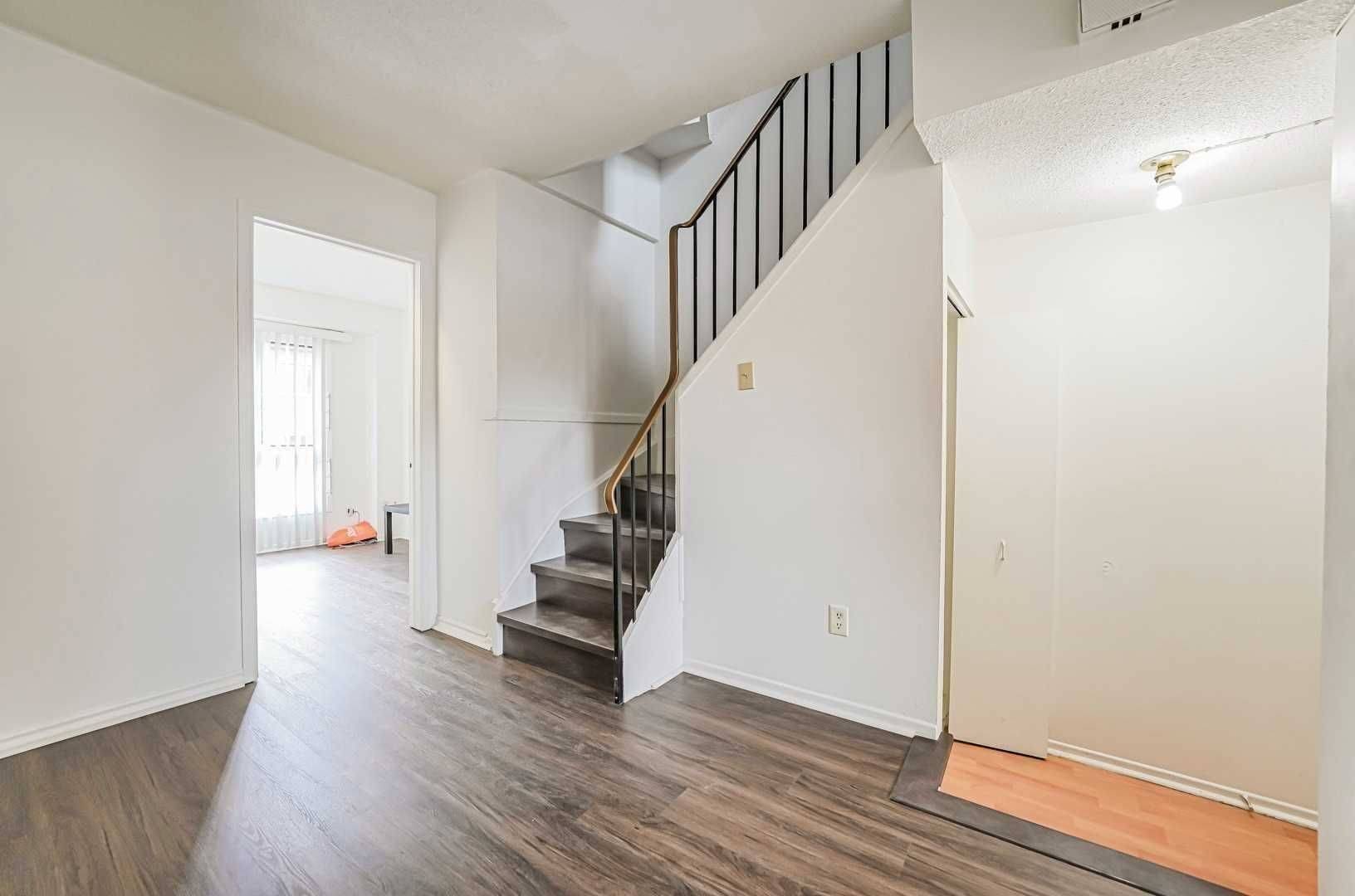 Toronto E01, ON M4M 3H5,275 Broadview AVE #59