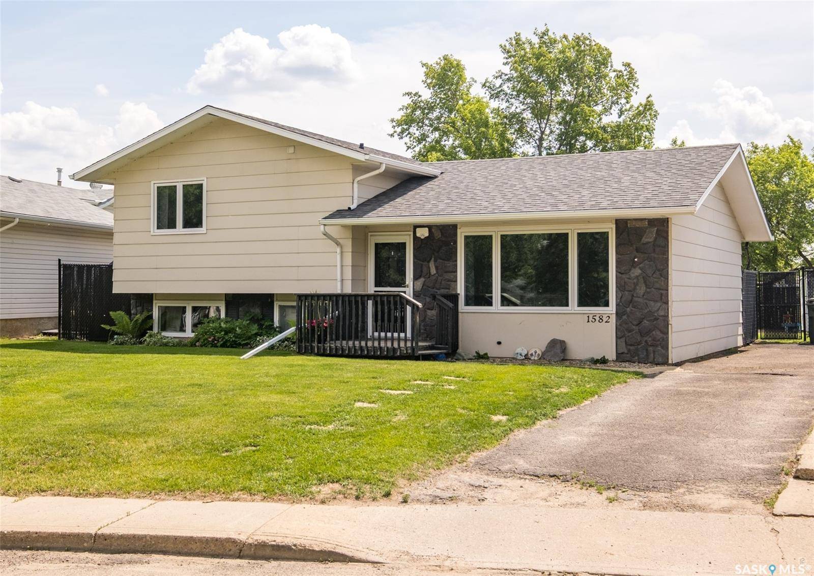 Prince Albert, SK S6V 6G7,1582 Helme CRESCENT