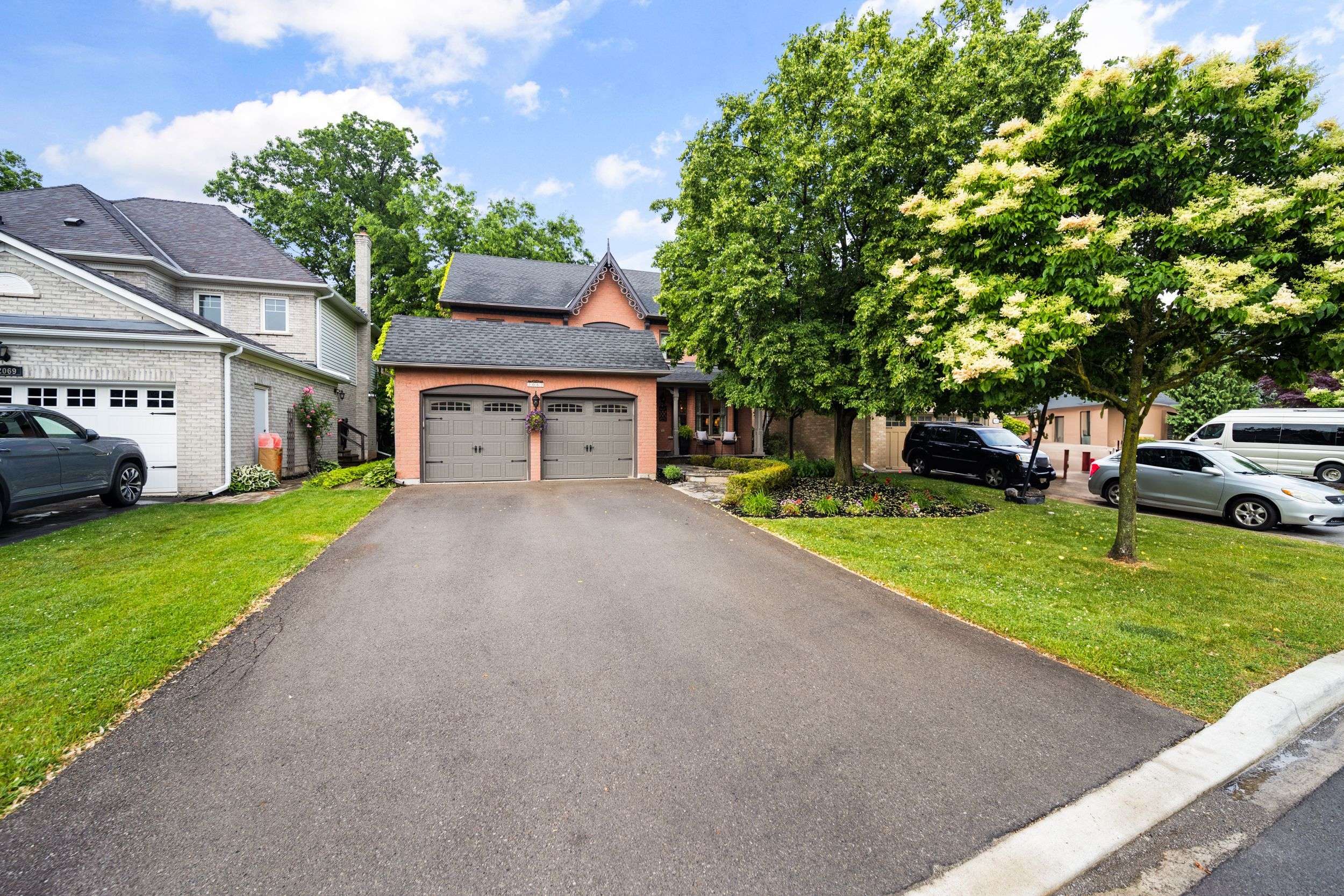 Burlington, ON L7M 3W1,2067 Annette CT