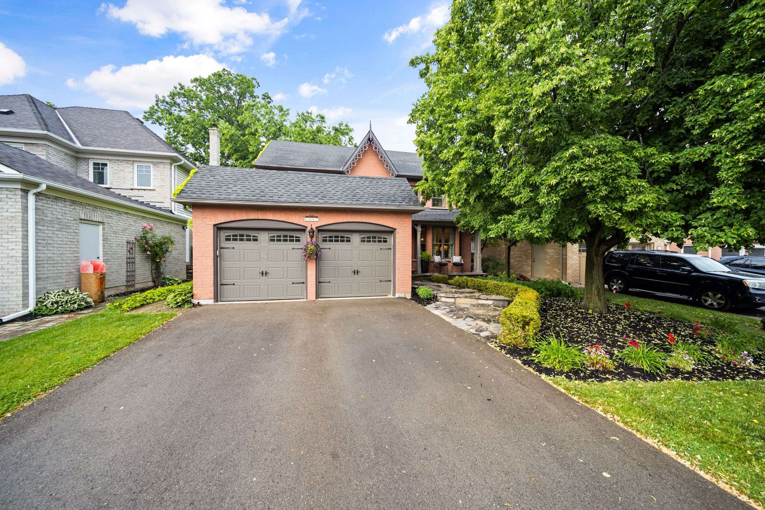 Burlington, ON L7M 3W1,2067 Annette CT