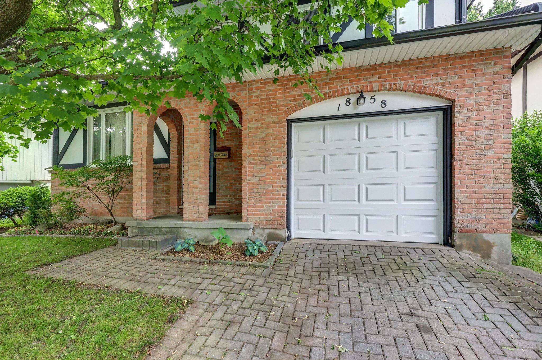London North, ON N6G 3N4,1858 Aldersbrook RD